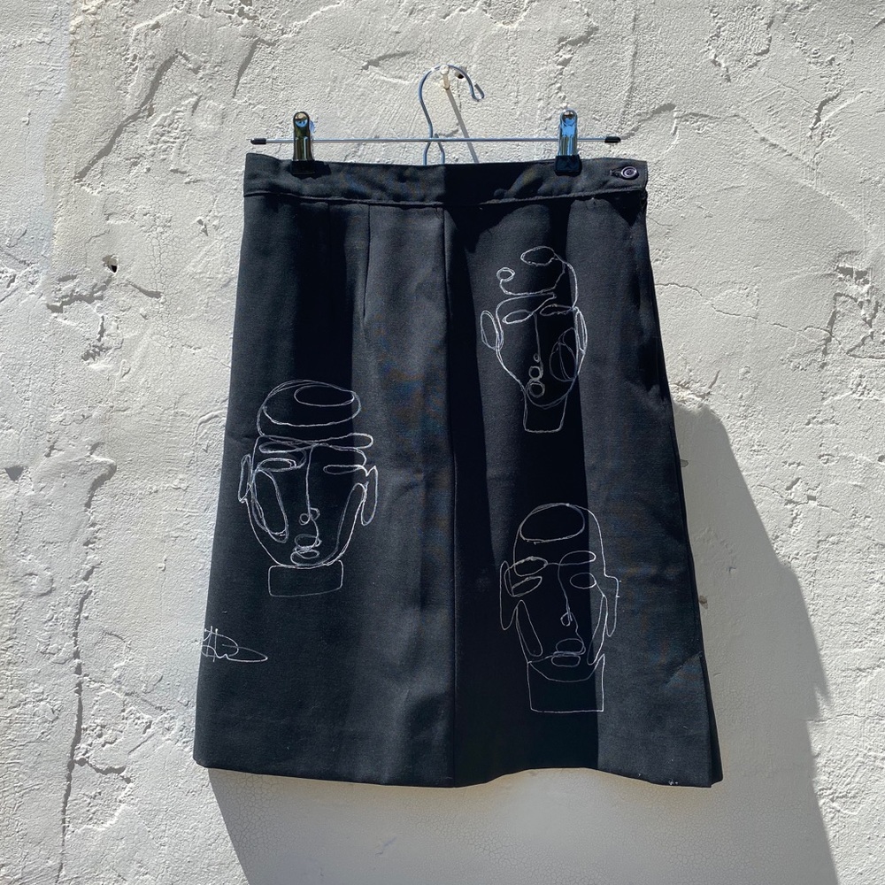 Vintage black pencil skirt with size zip